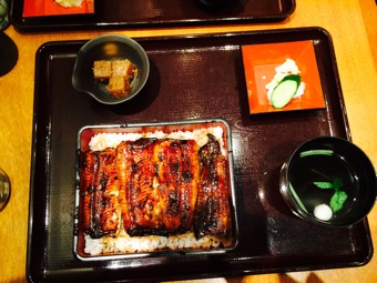 鰻を食べて明日に備える
