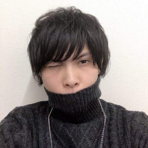 なぜ柳本は黒いタートルネックしか着ないのか?